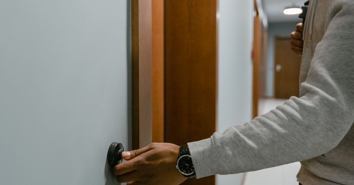 locksmith at work residential — Floral Park Locksmith